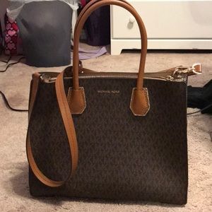 Michael Kors Mercer Large Tote for @lisa_martinez